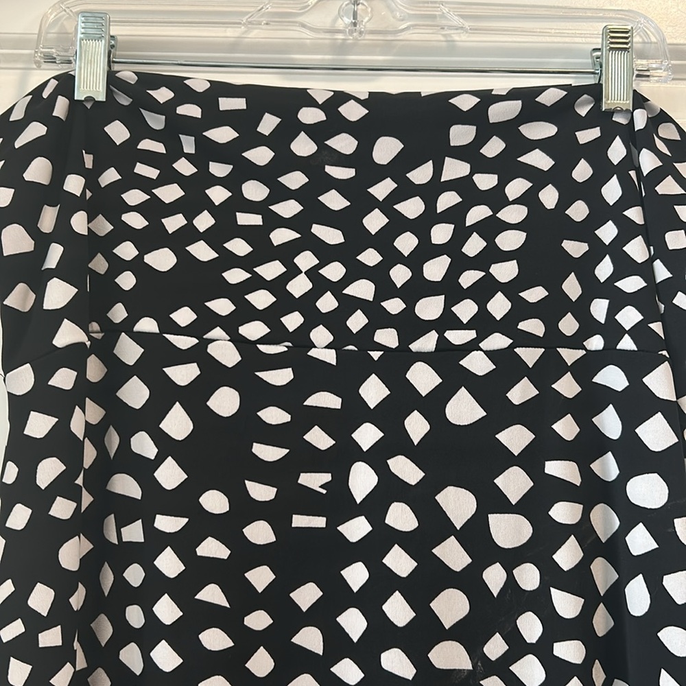 NWOT.  Woman’s LuLaRoe maxi skirt with black background and white shape pattern. - Picture 2 of 7